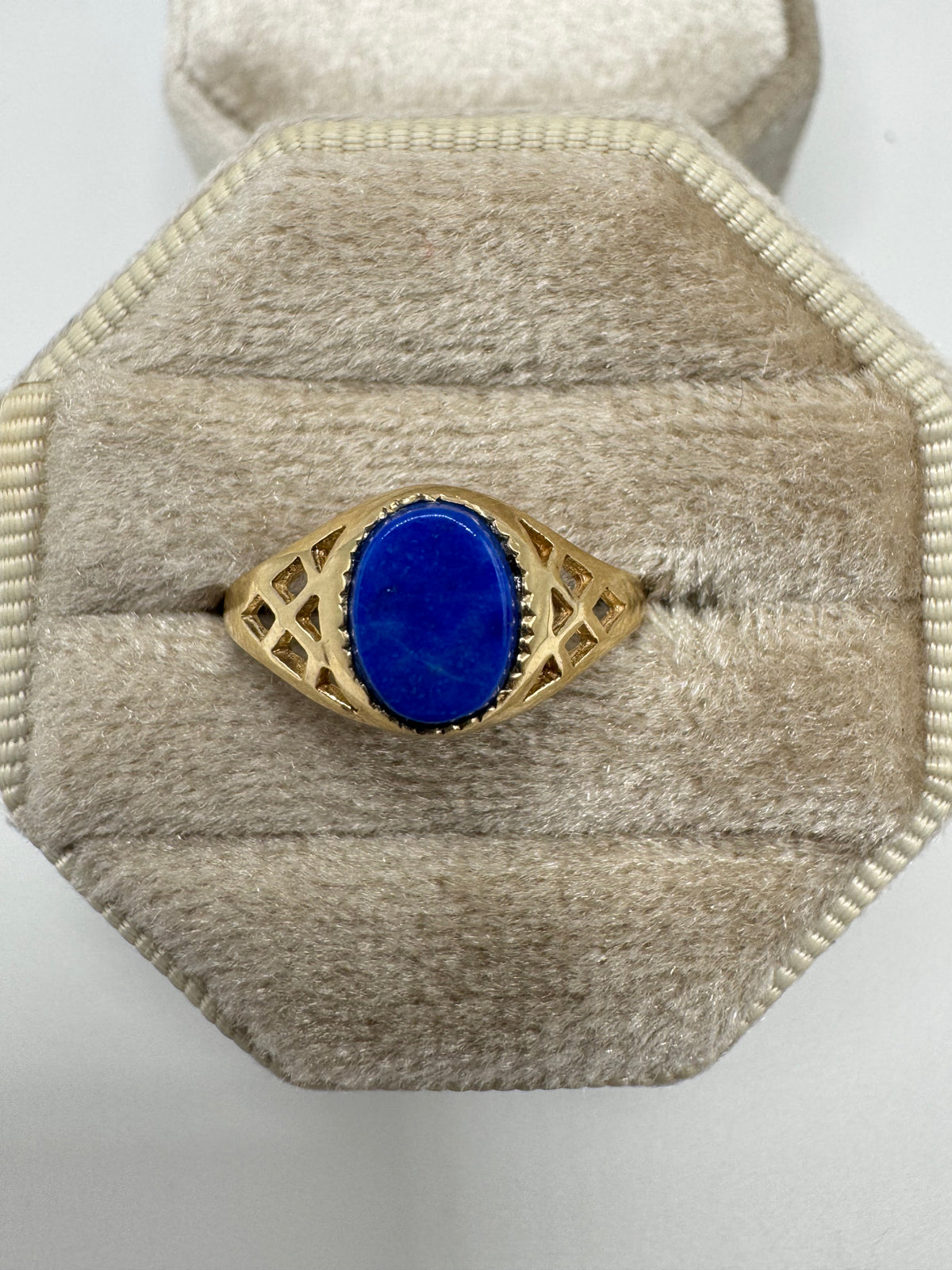 9ct gold lapis lazuli signet ring