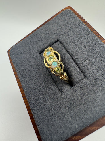 9ct gold peridot and opal ring