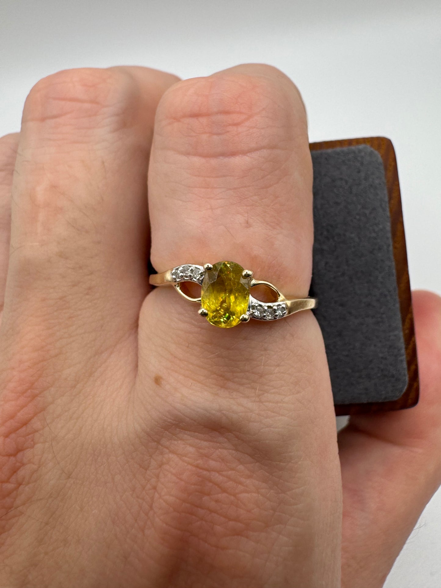 9ct gold sphene and diamond ring