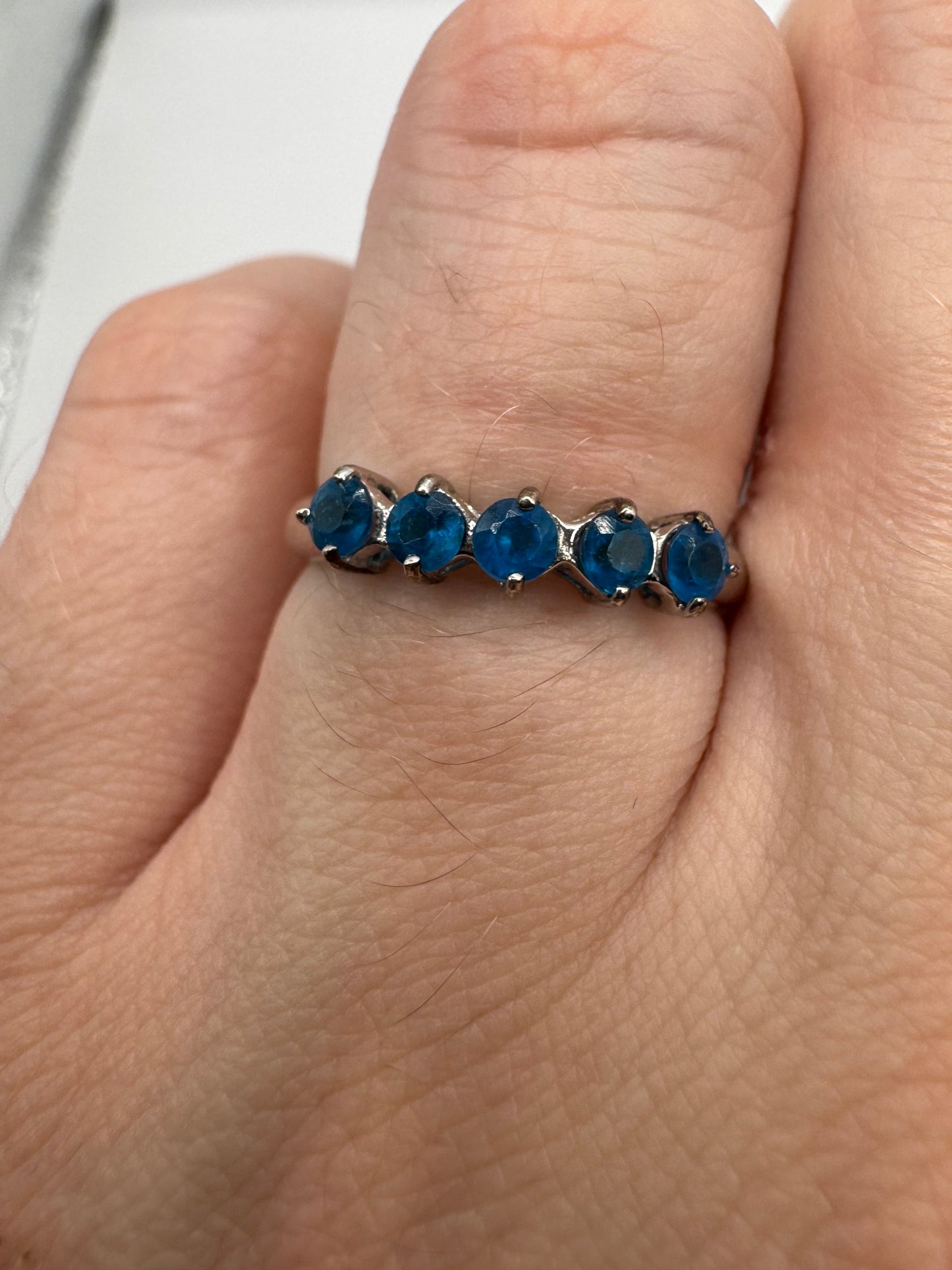 9ct white gold blue apatite ring