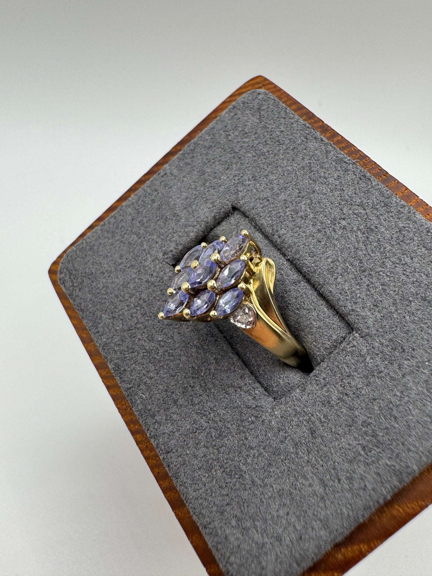 9ct gold tanzanite and diamond ring