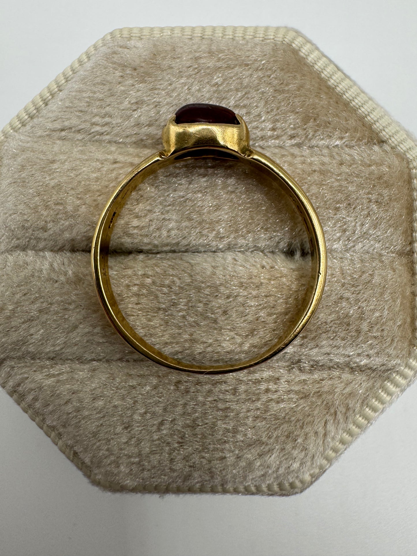 9ct gold cabochon tourmaline ring