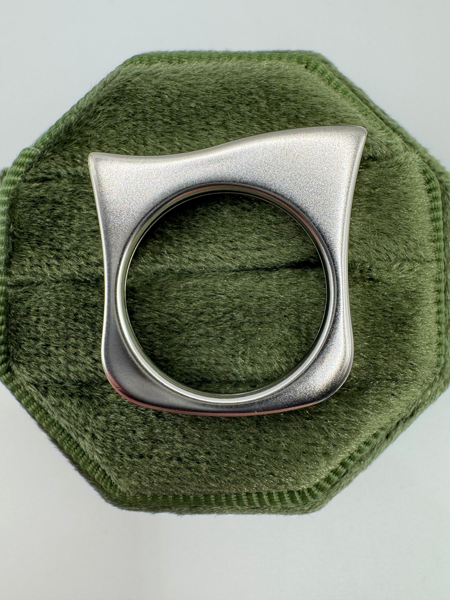 9ct white gold unusually shaped band