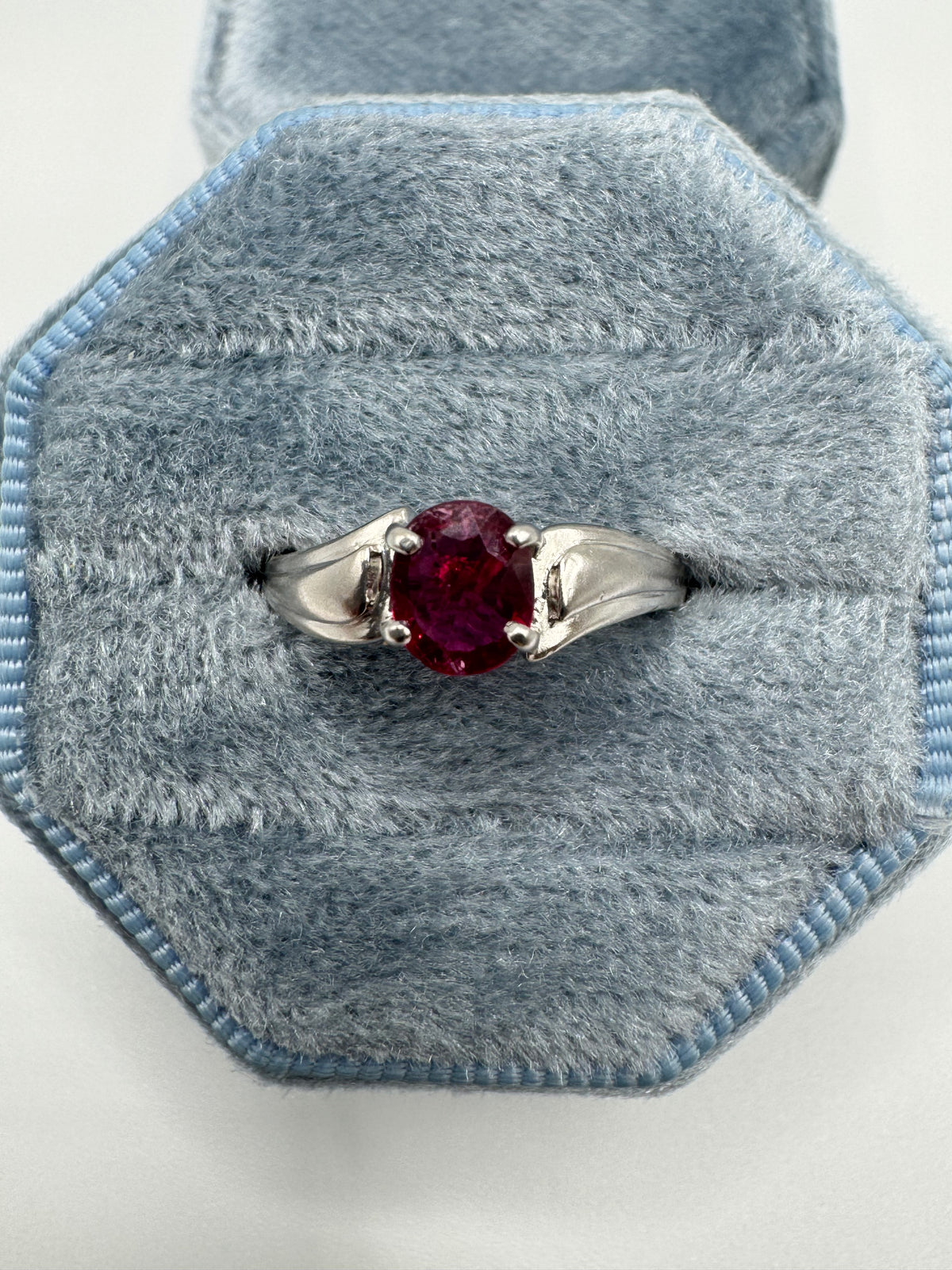 9ct white gold tourmaline ring