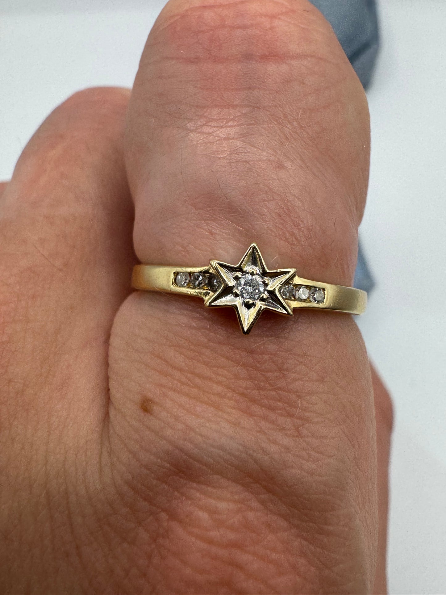 9ct gold diamond star ring