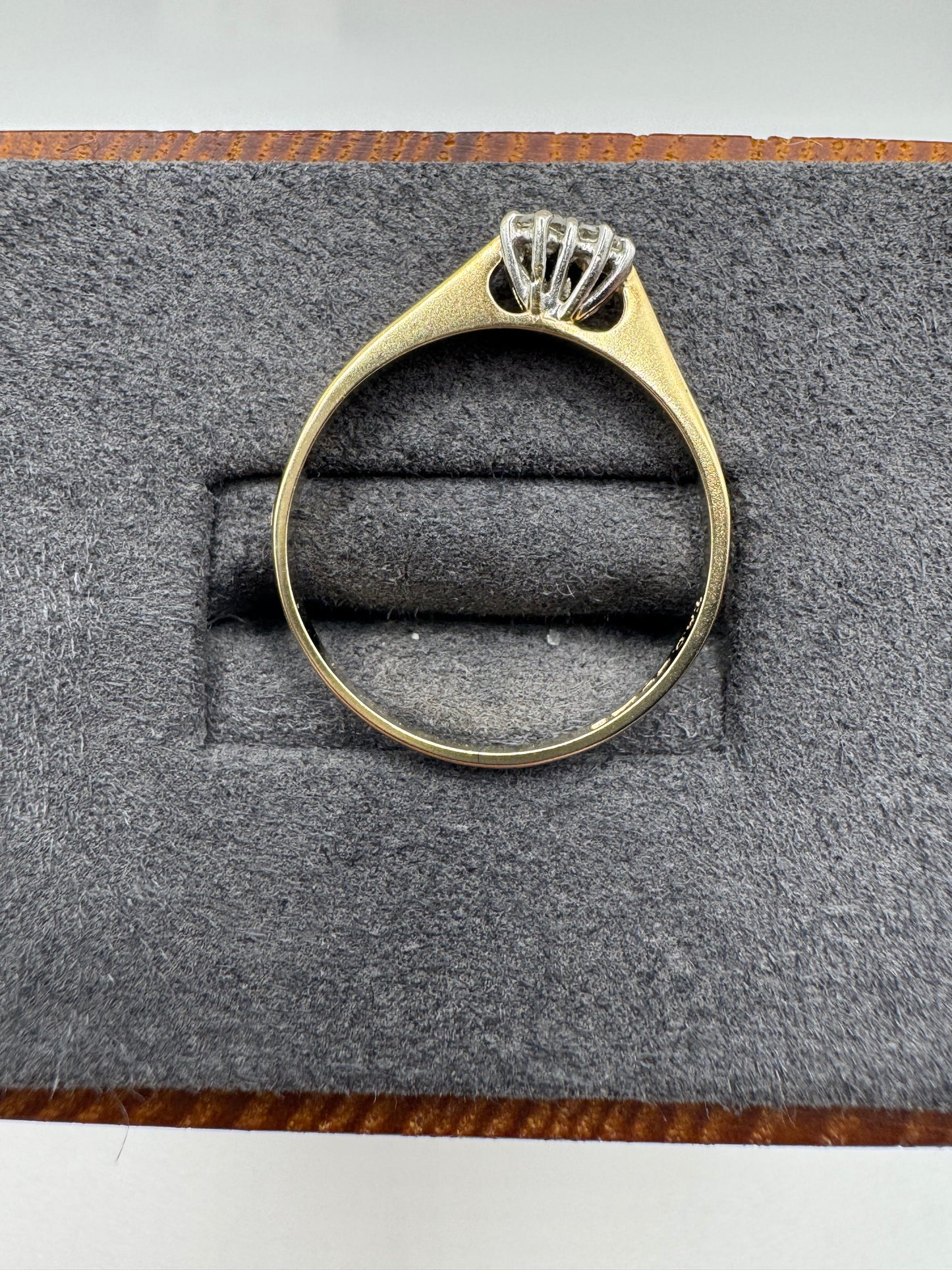 9ct gold diamond ring