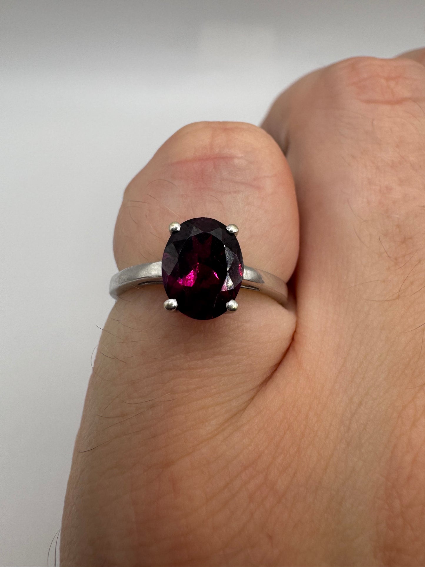 9ct white gold garnet ring