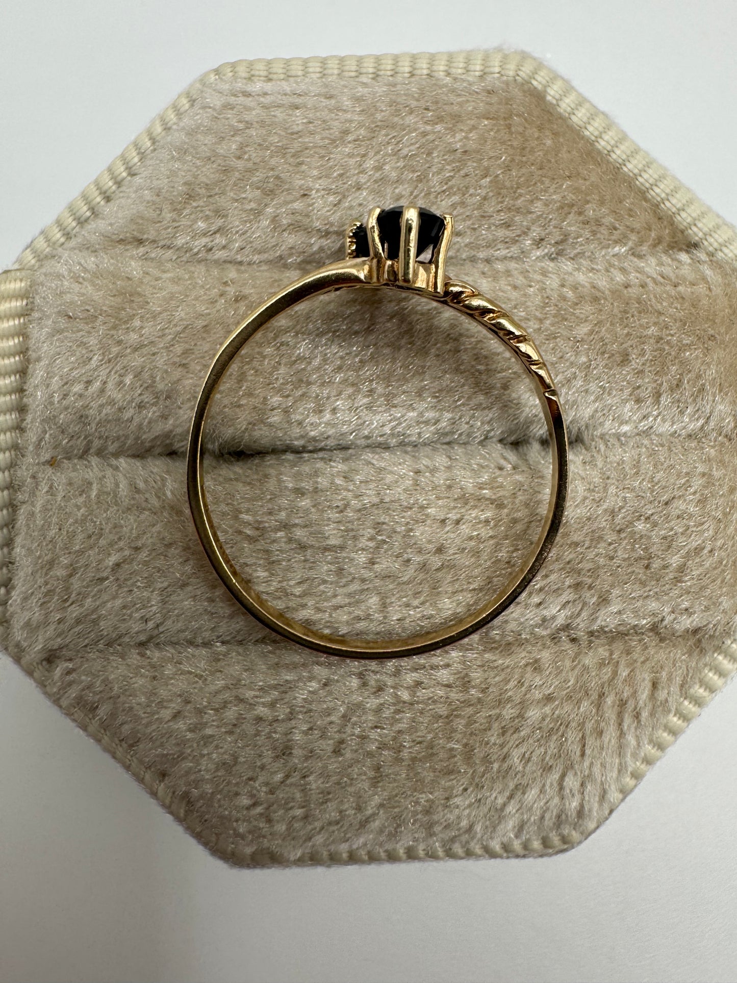 9ct gold sapphire ring