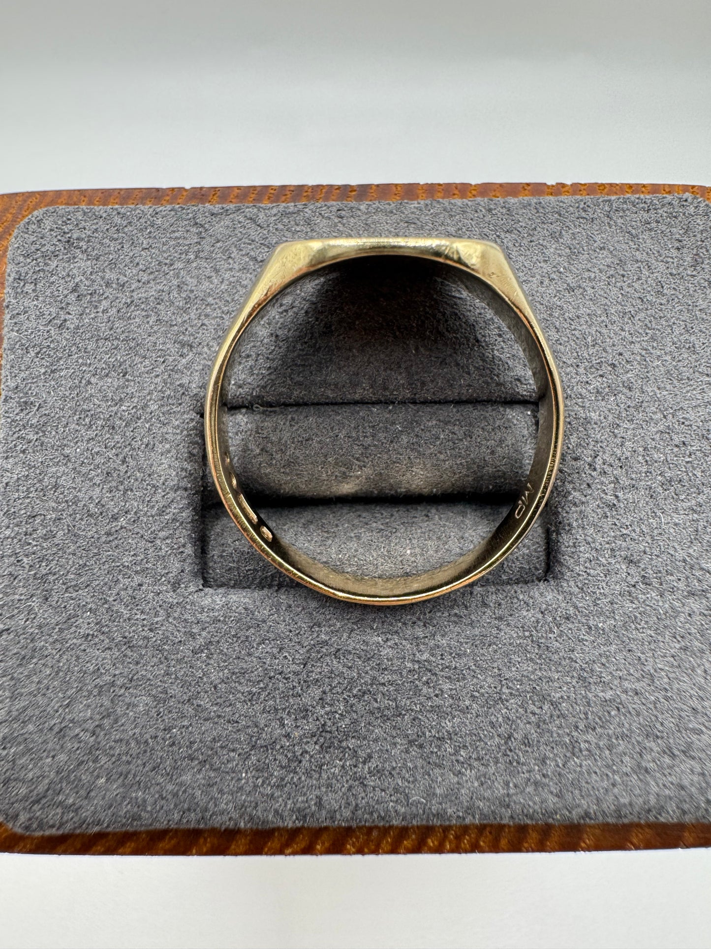 Heavy 9ct gold World War 2 “The Burma Star” signet ring
