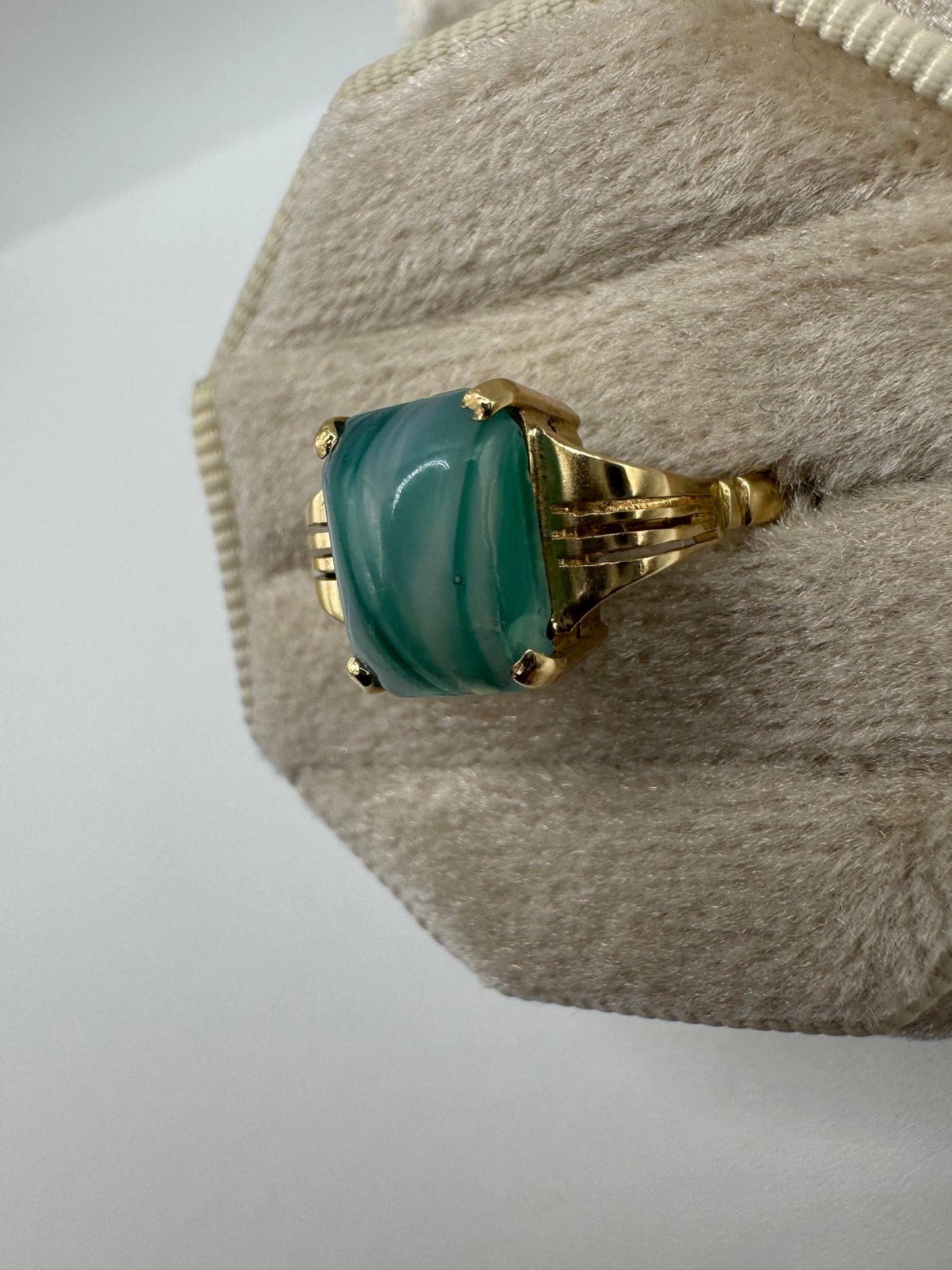 9ct gold agate ring