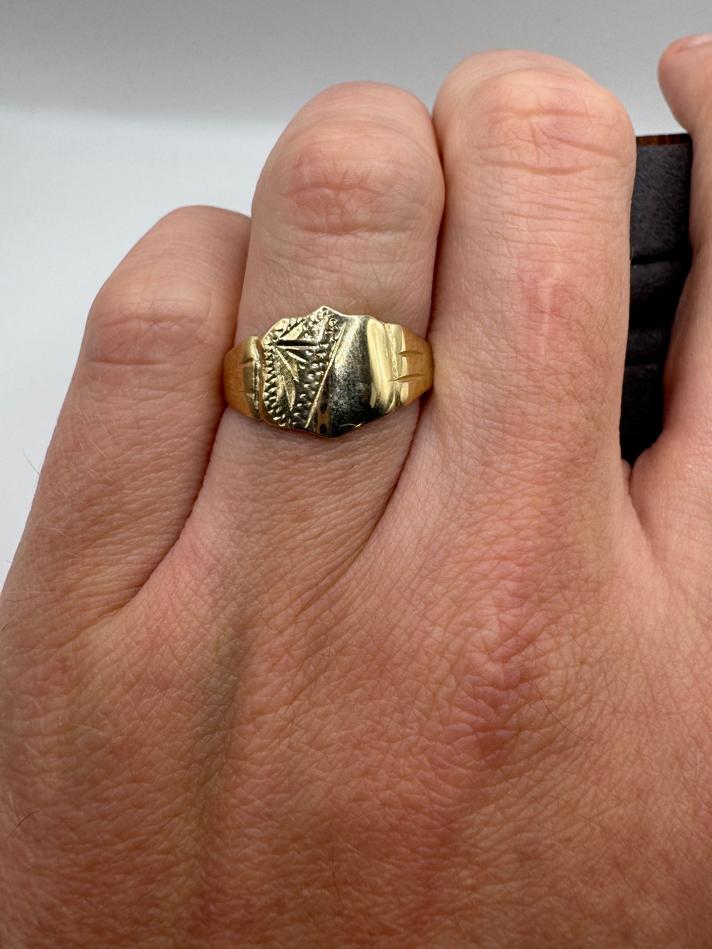 9ct gold engraved shield signet ring