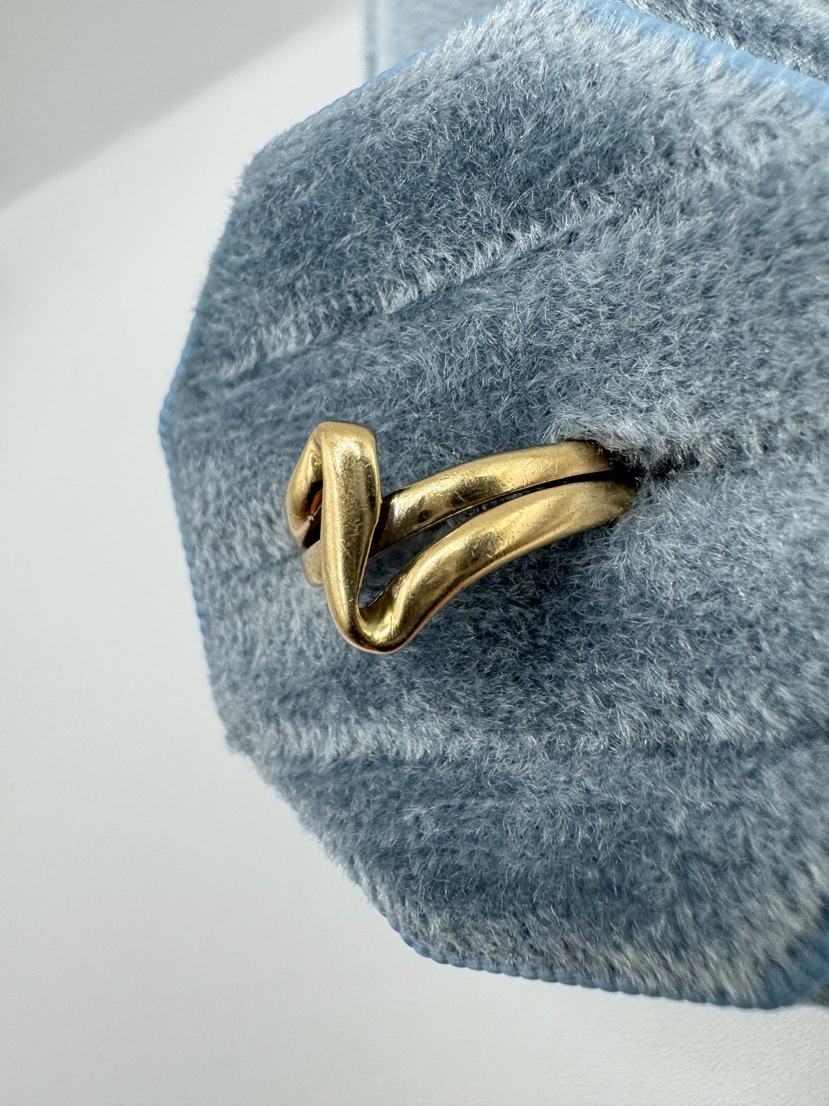 9ct gold patterned ring