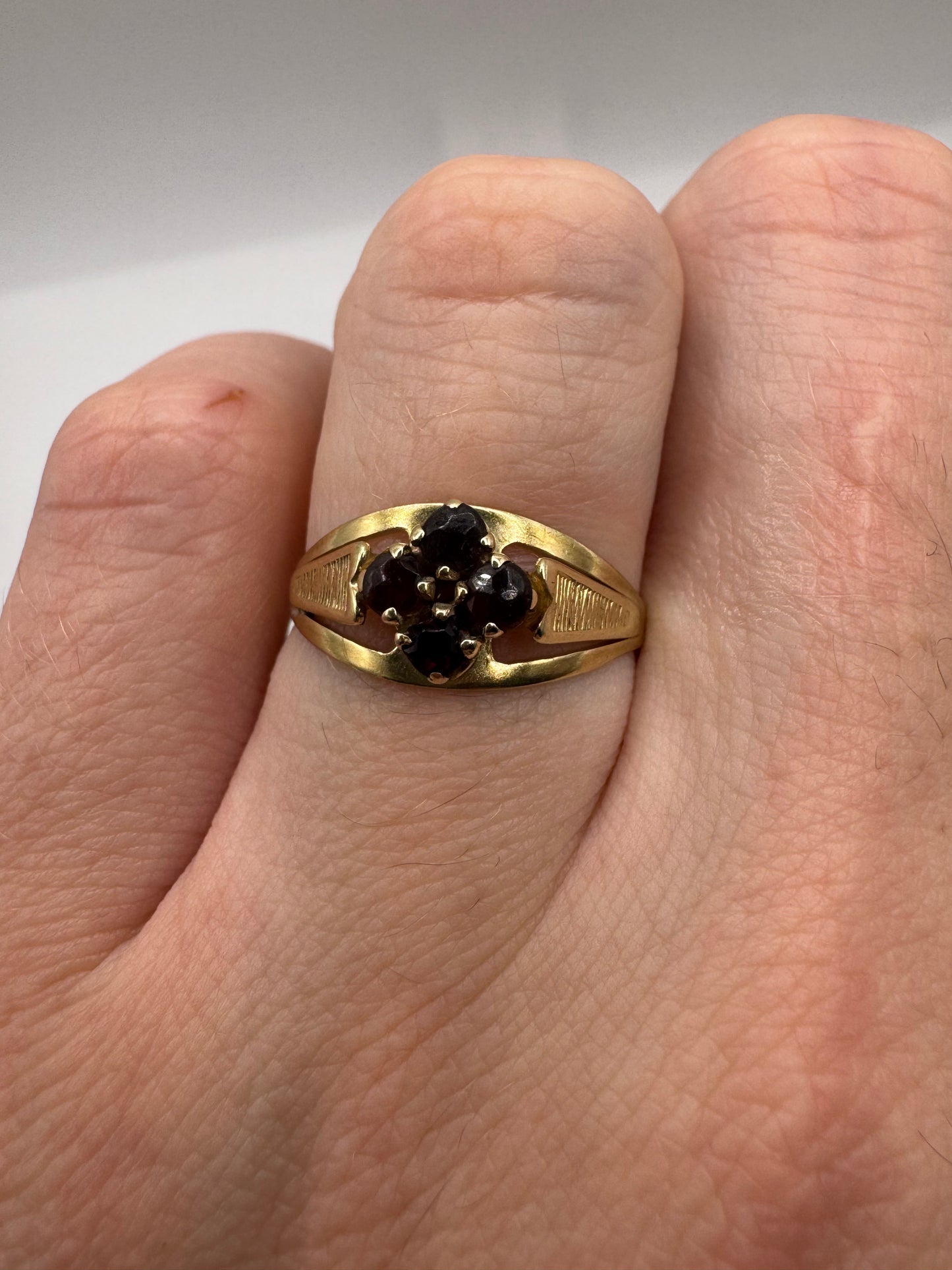 9ct gold garnet cluster ring