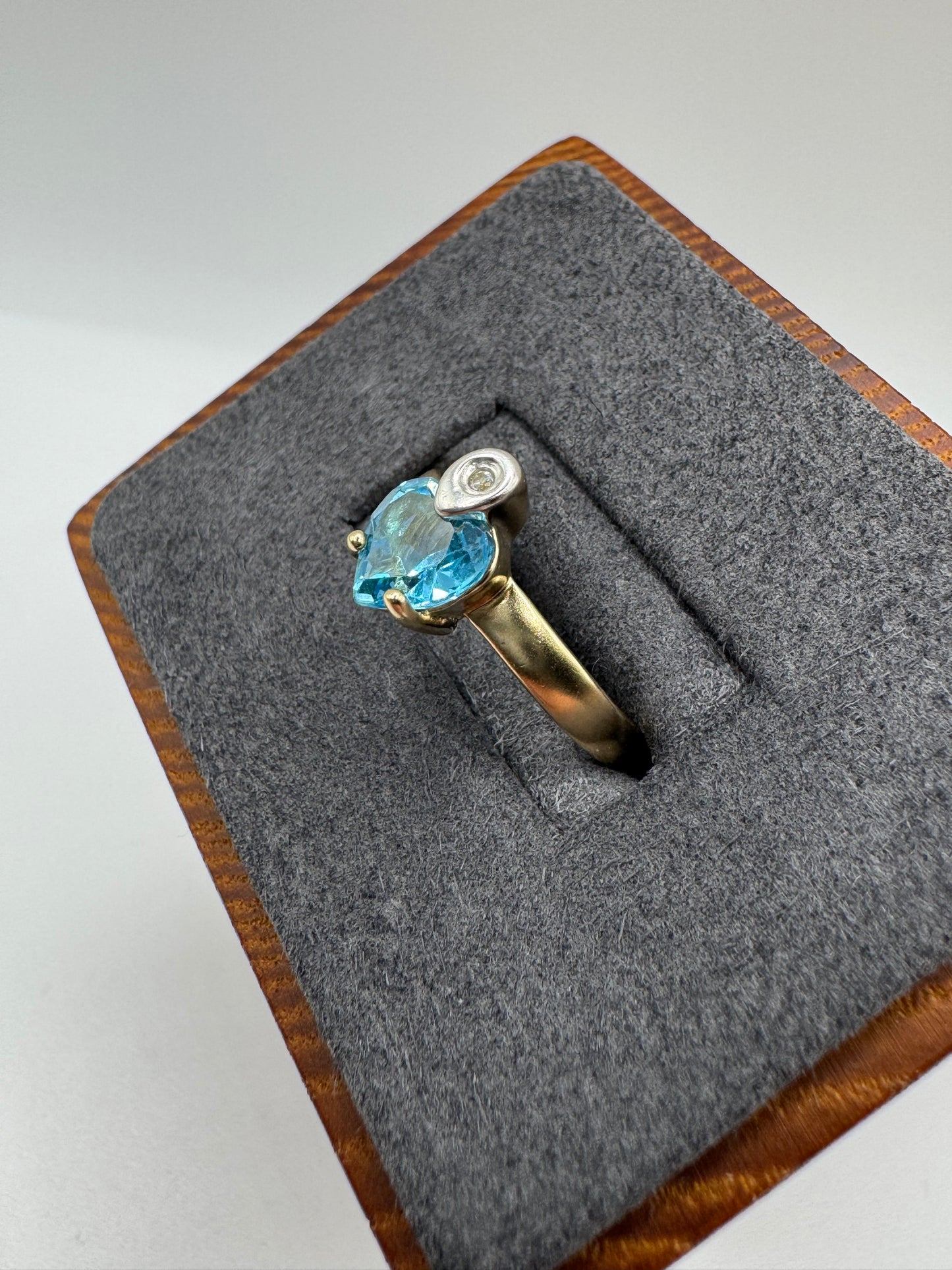 9ct gold topaz heart ring