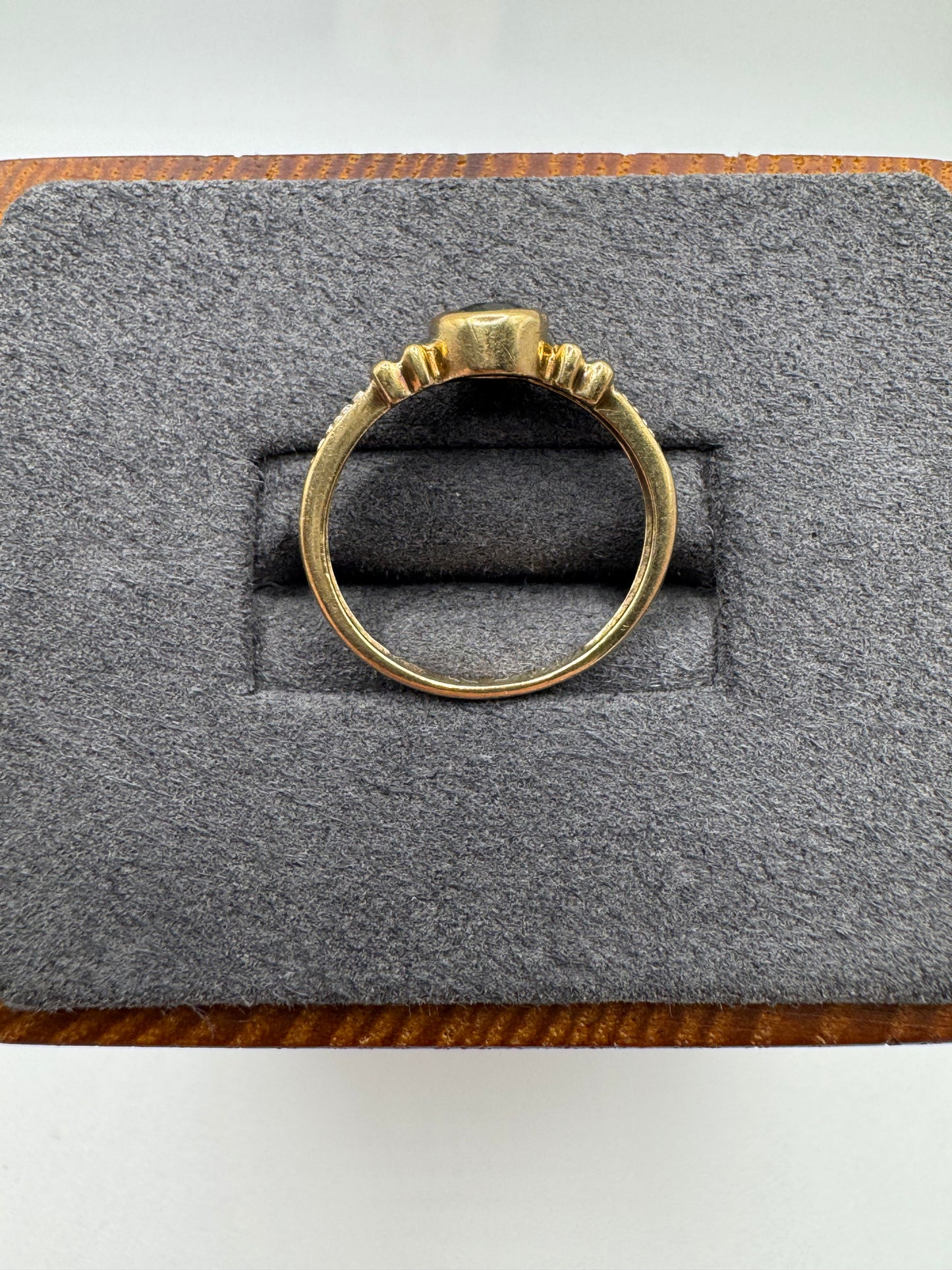 9ct gold sapphire and diamond ring