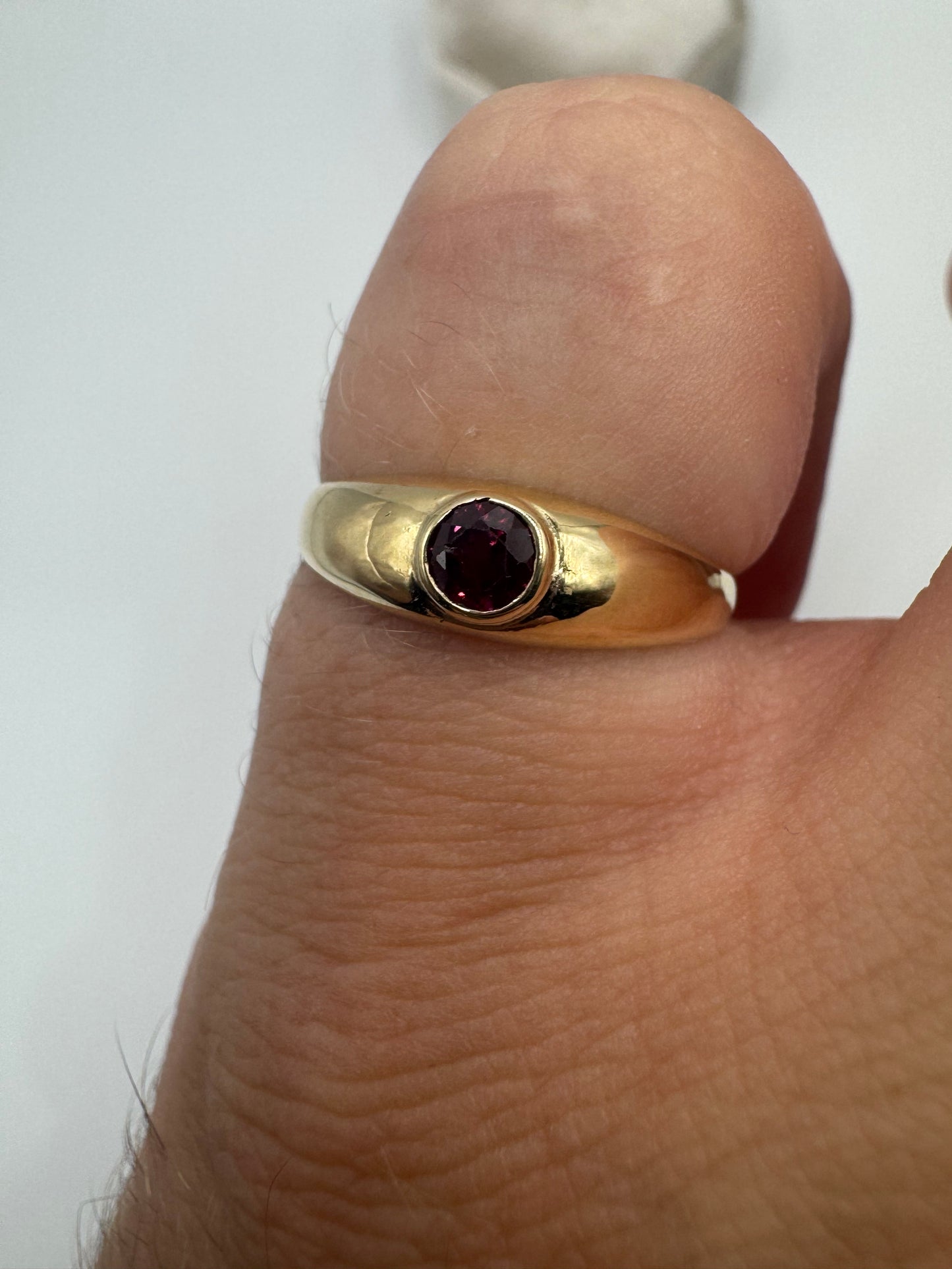 9ct gold garnet gypsy ring