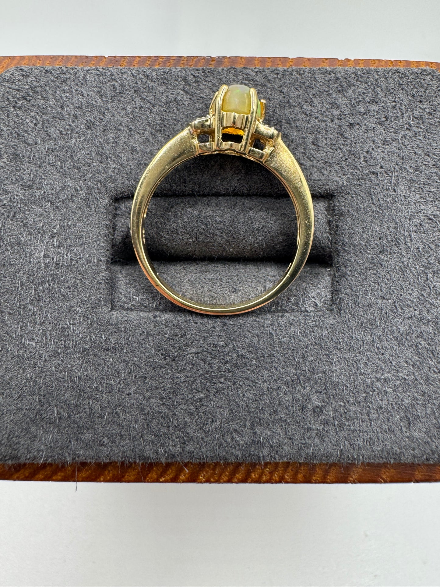9ct gold opal ring