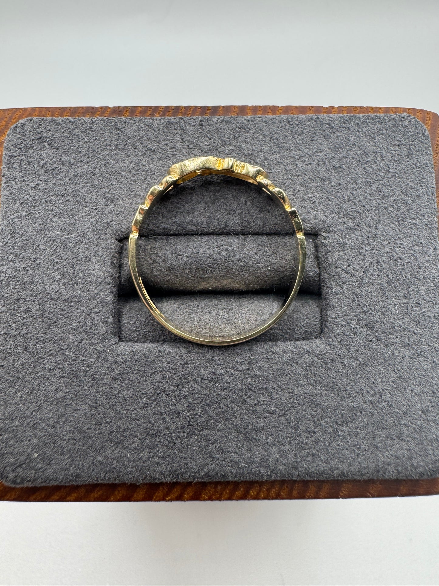 9ct gold sapphire ring