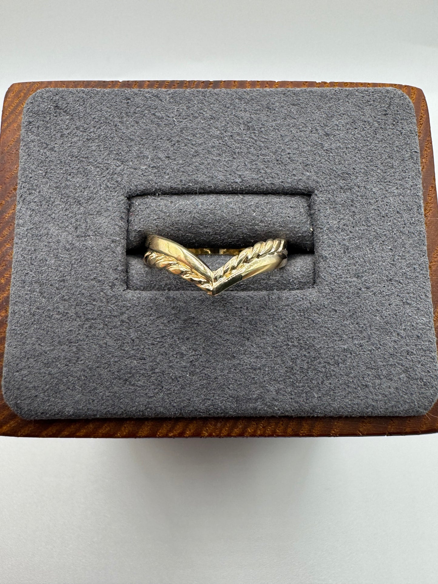 9ct gold wishbone ring