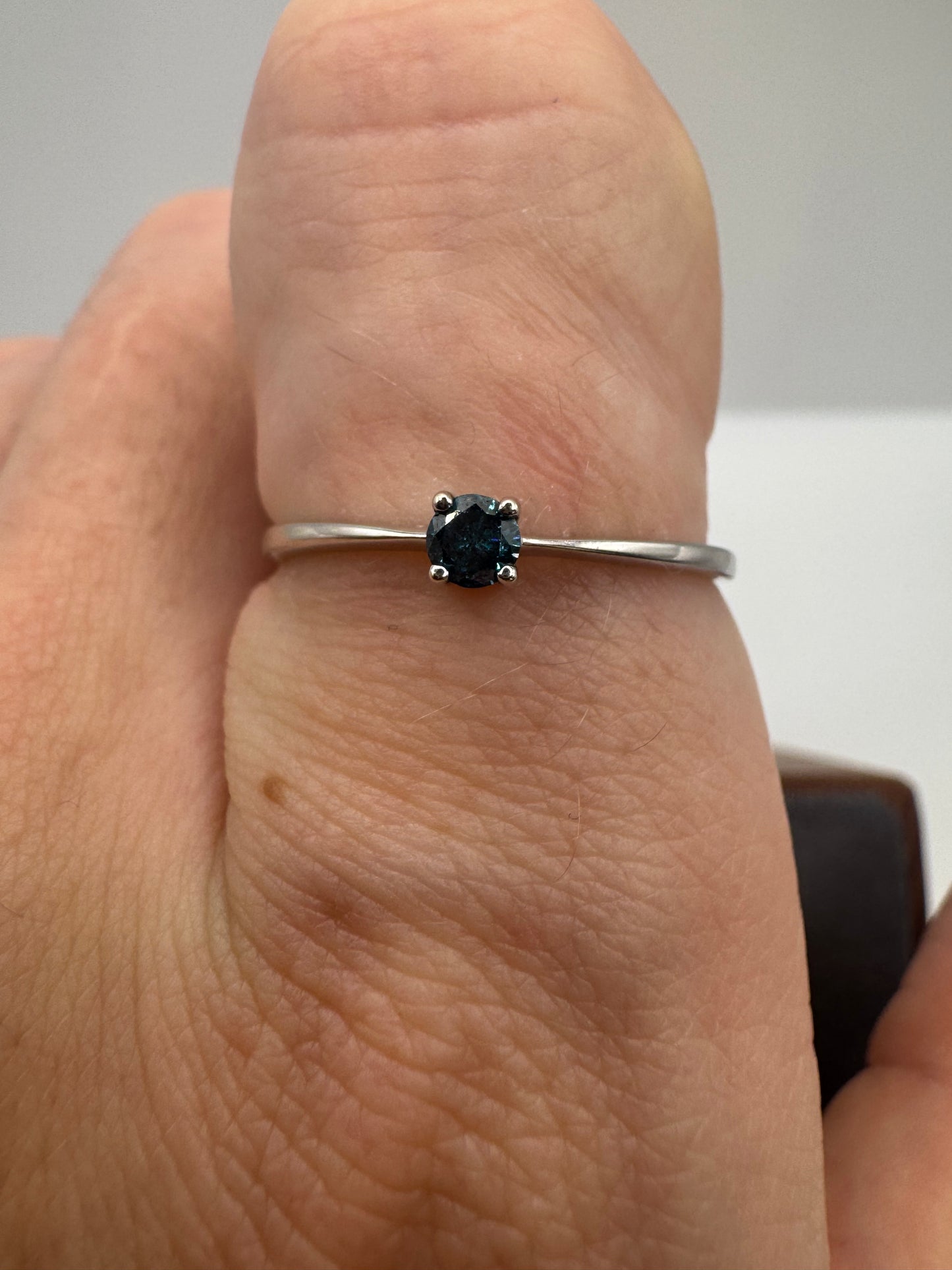 9ct white gold blue diamond ring