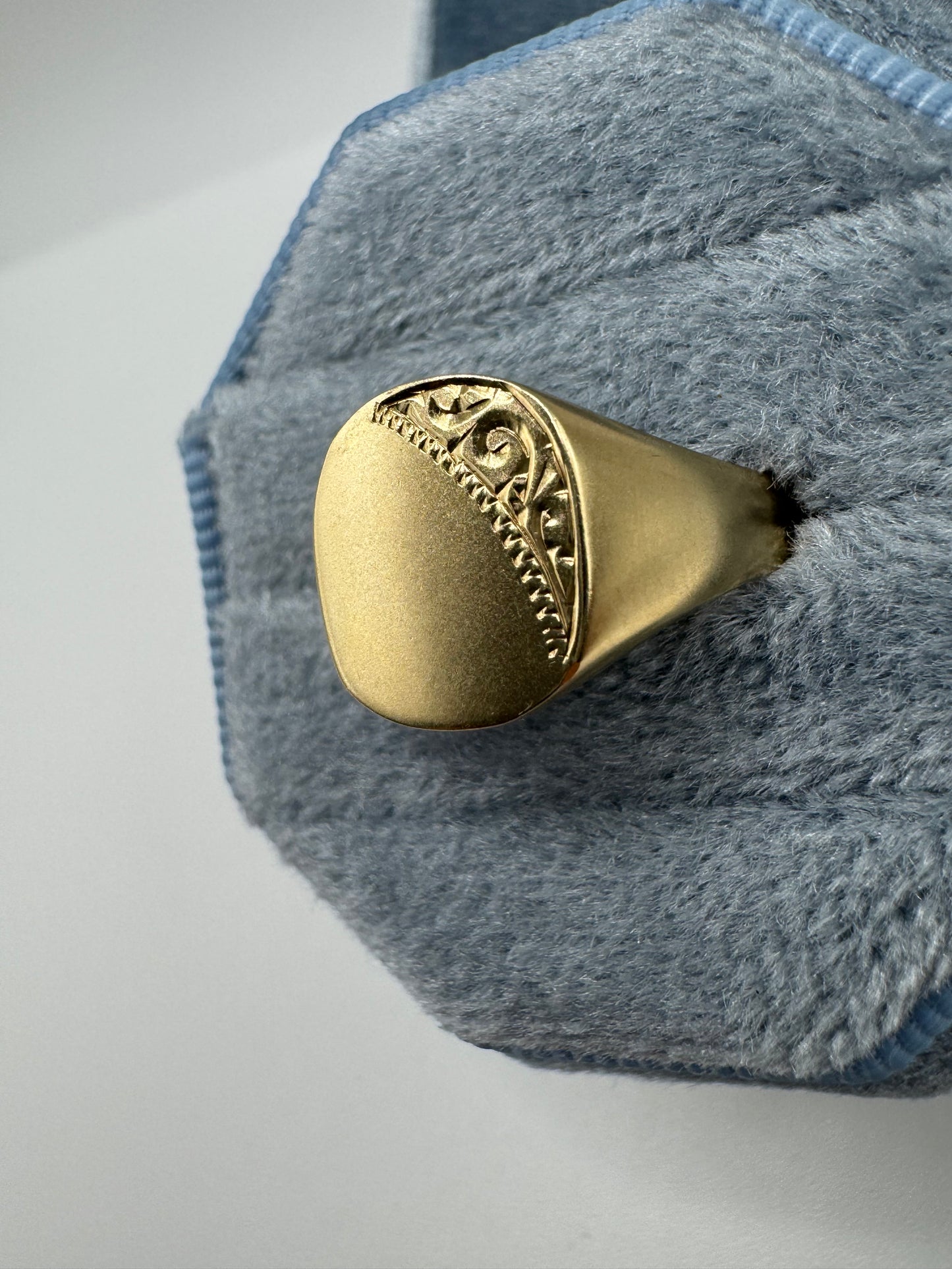 9ct gold signet ring
