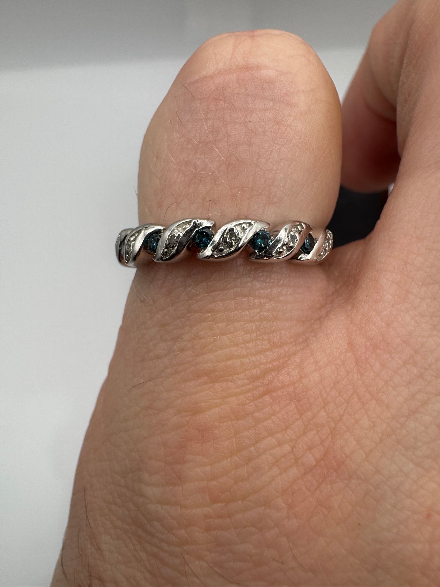 9ct white gold blue and white diamond ring
