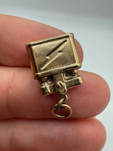 9ct gold cigarette lighter charm