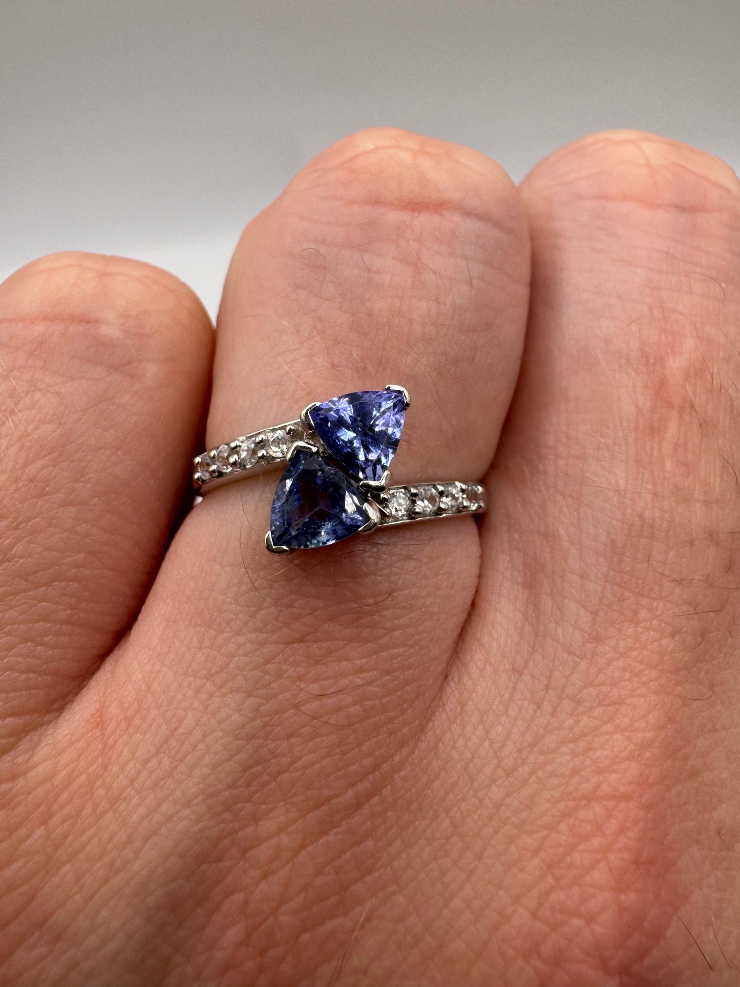 9ct white gold tanzanite and zircon ring