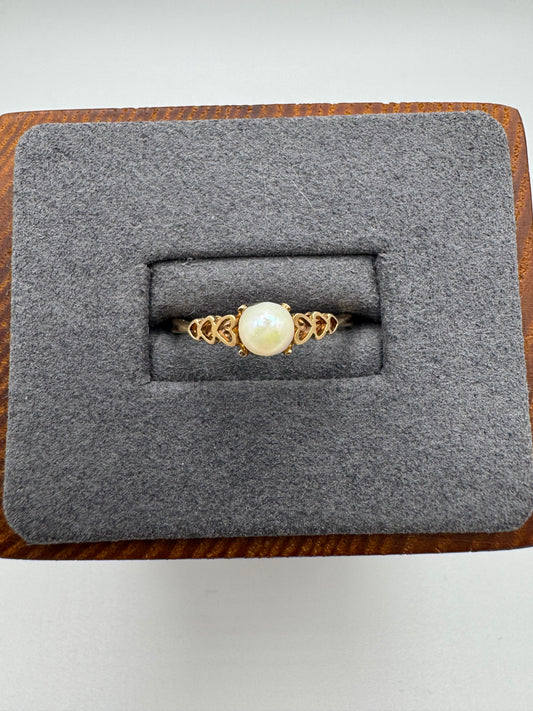9ct gold pearl ring