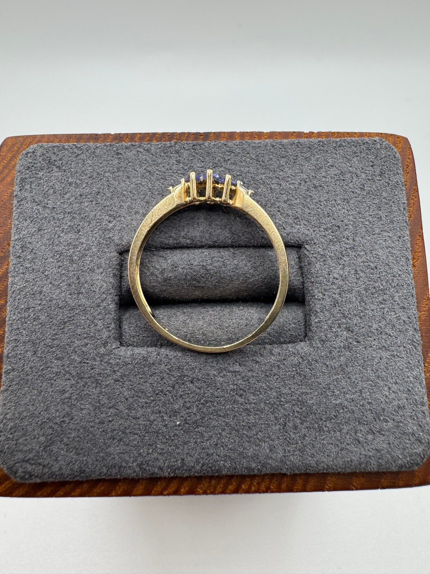 9ct gold tanzanite and diamond ring