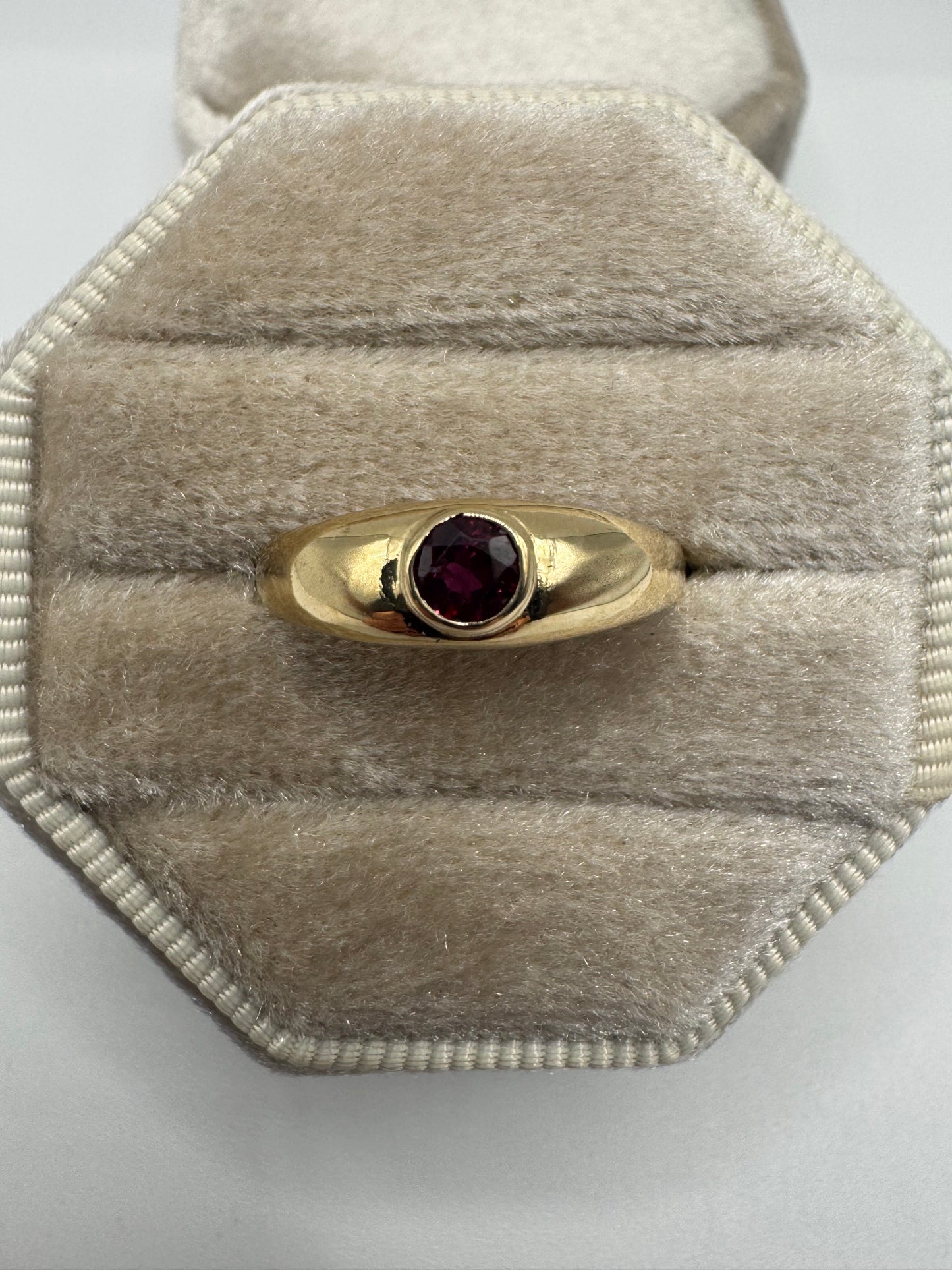 9ct gold garnet gypsy ring