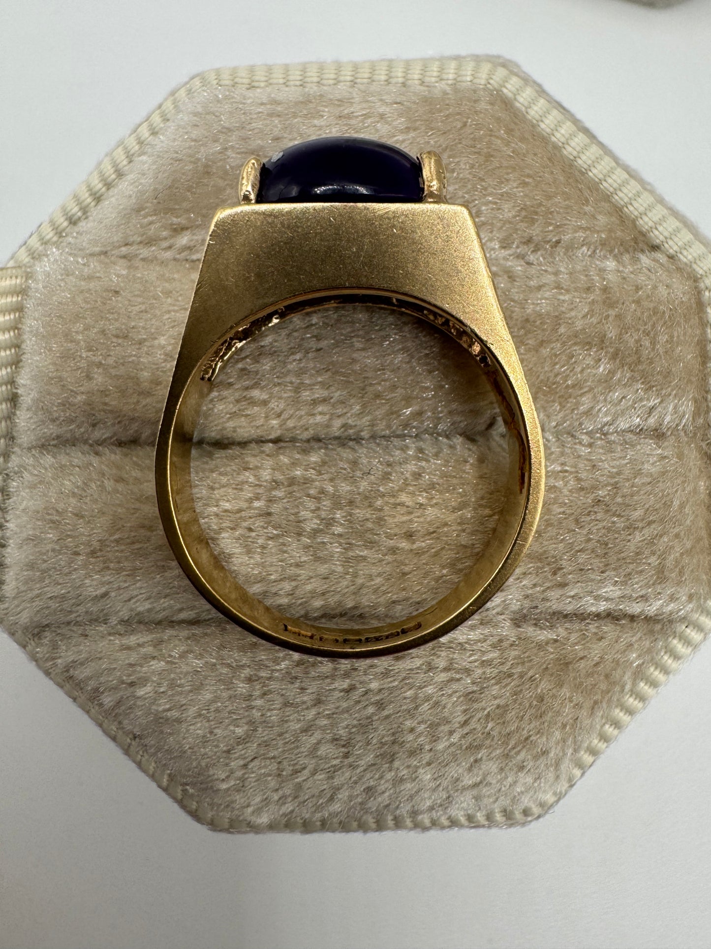 9ct gold cabochon amethyst ring