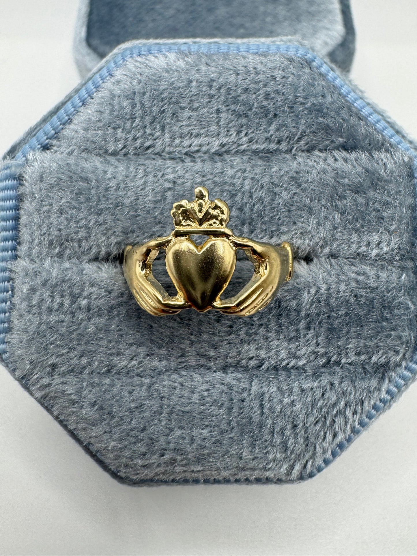 9ct gold claddagh ring