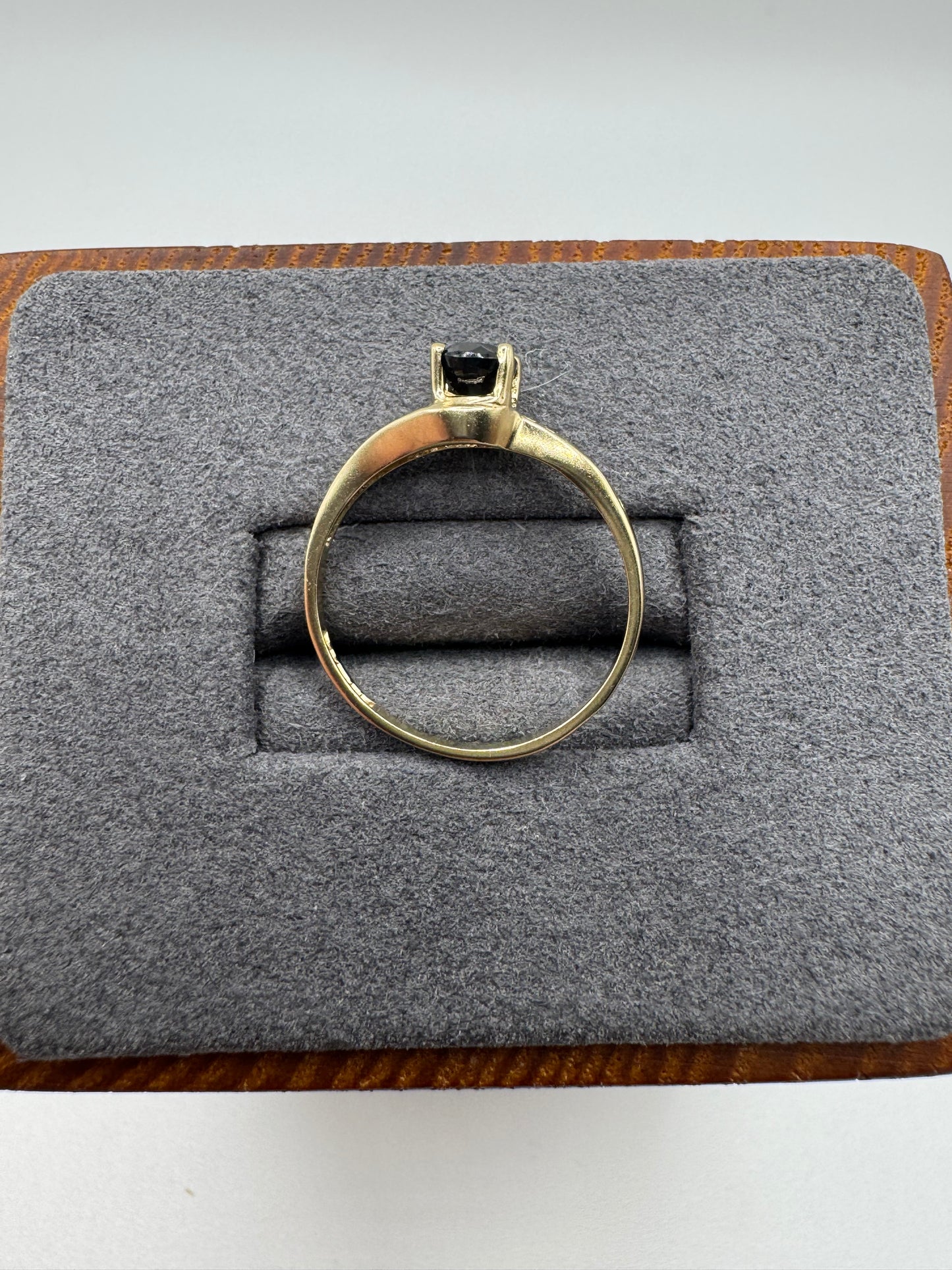9ct gold sapphire ring