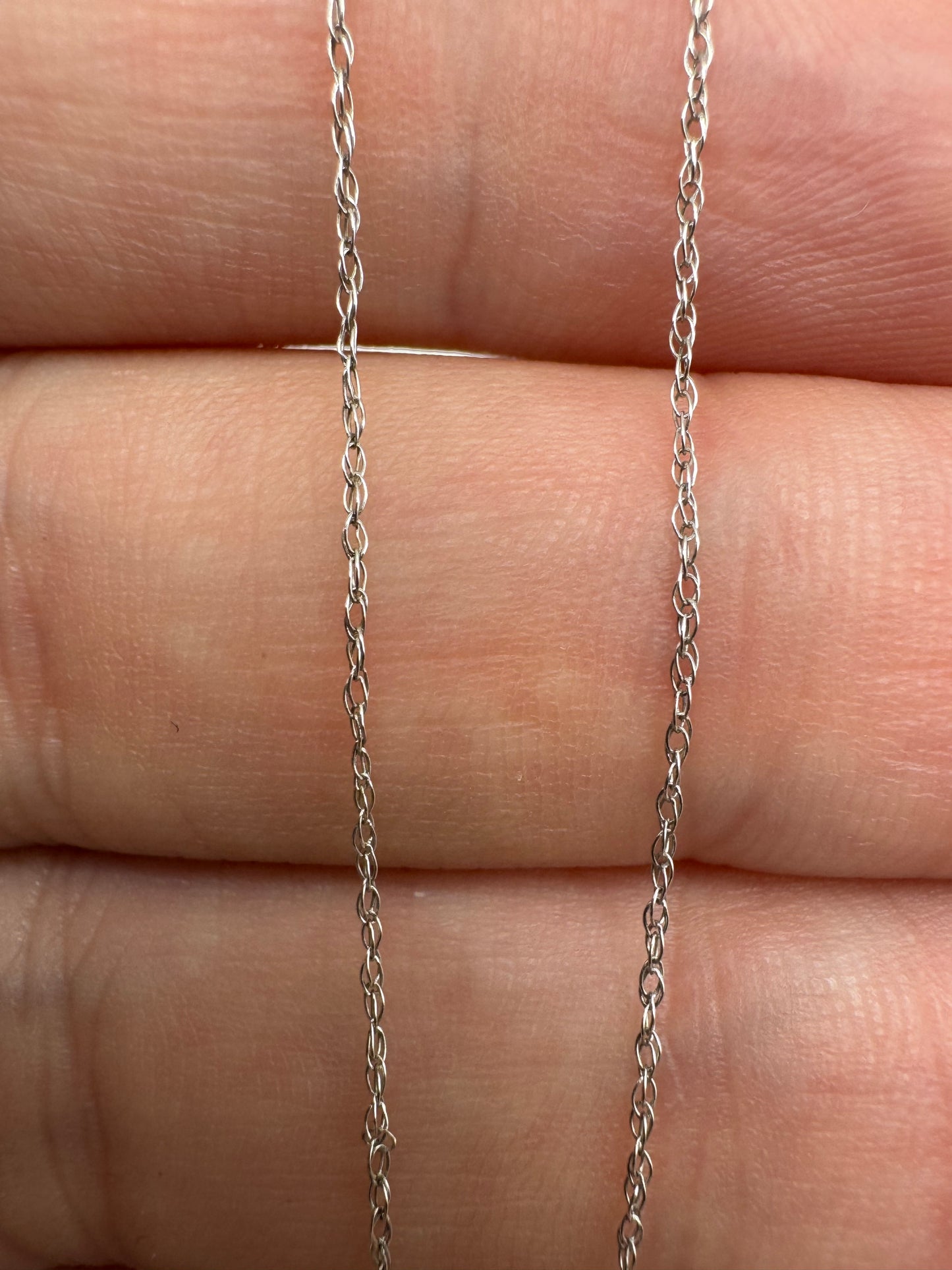 9ct white gold chain 70 17”