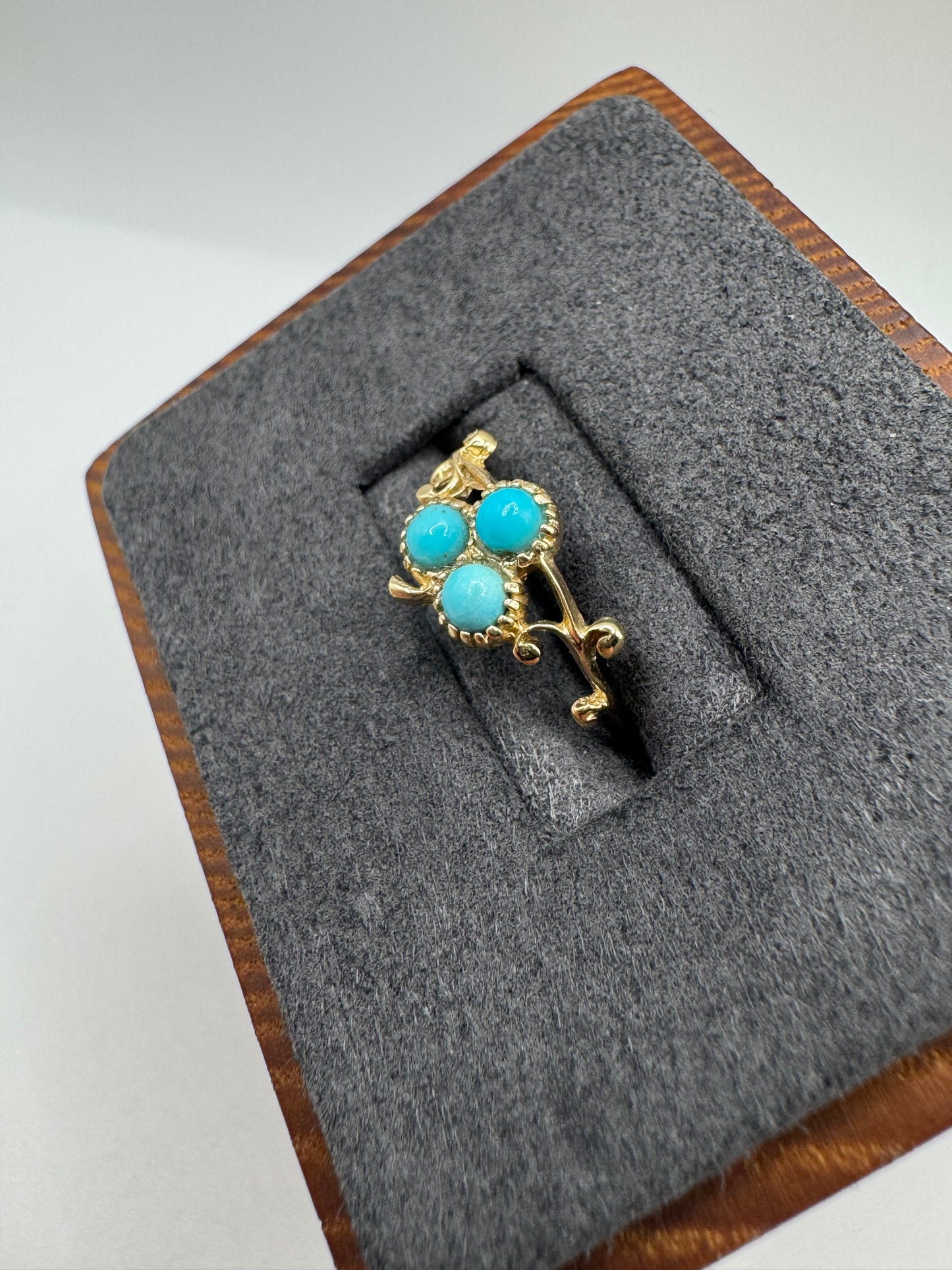 9ct gold turquoise clover ring
