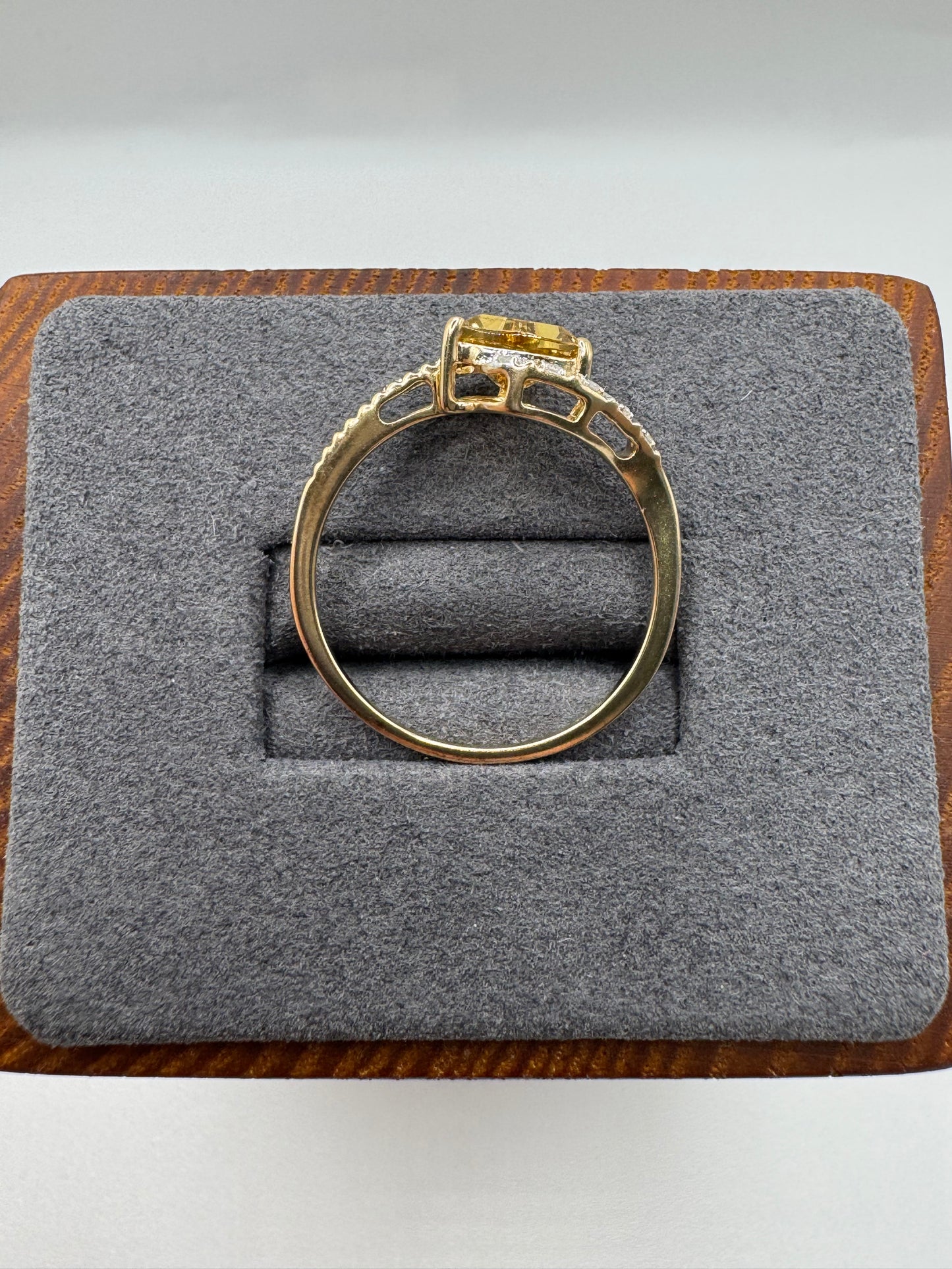 9ct gold citrine and diamond ring
