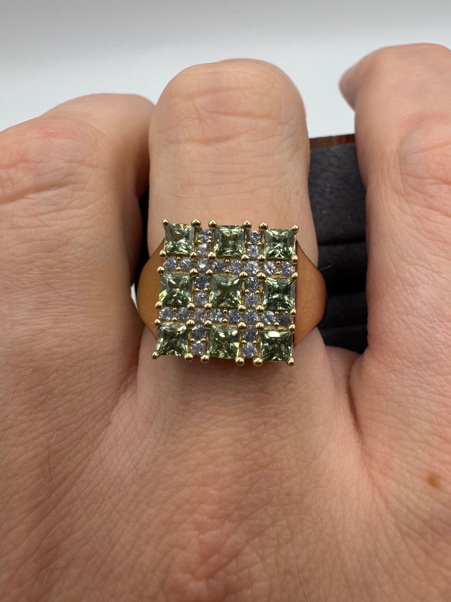 Heavy 9ct gold green sapphire and diamond ring