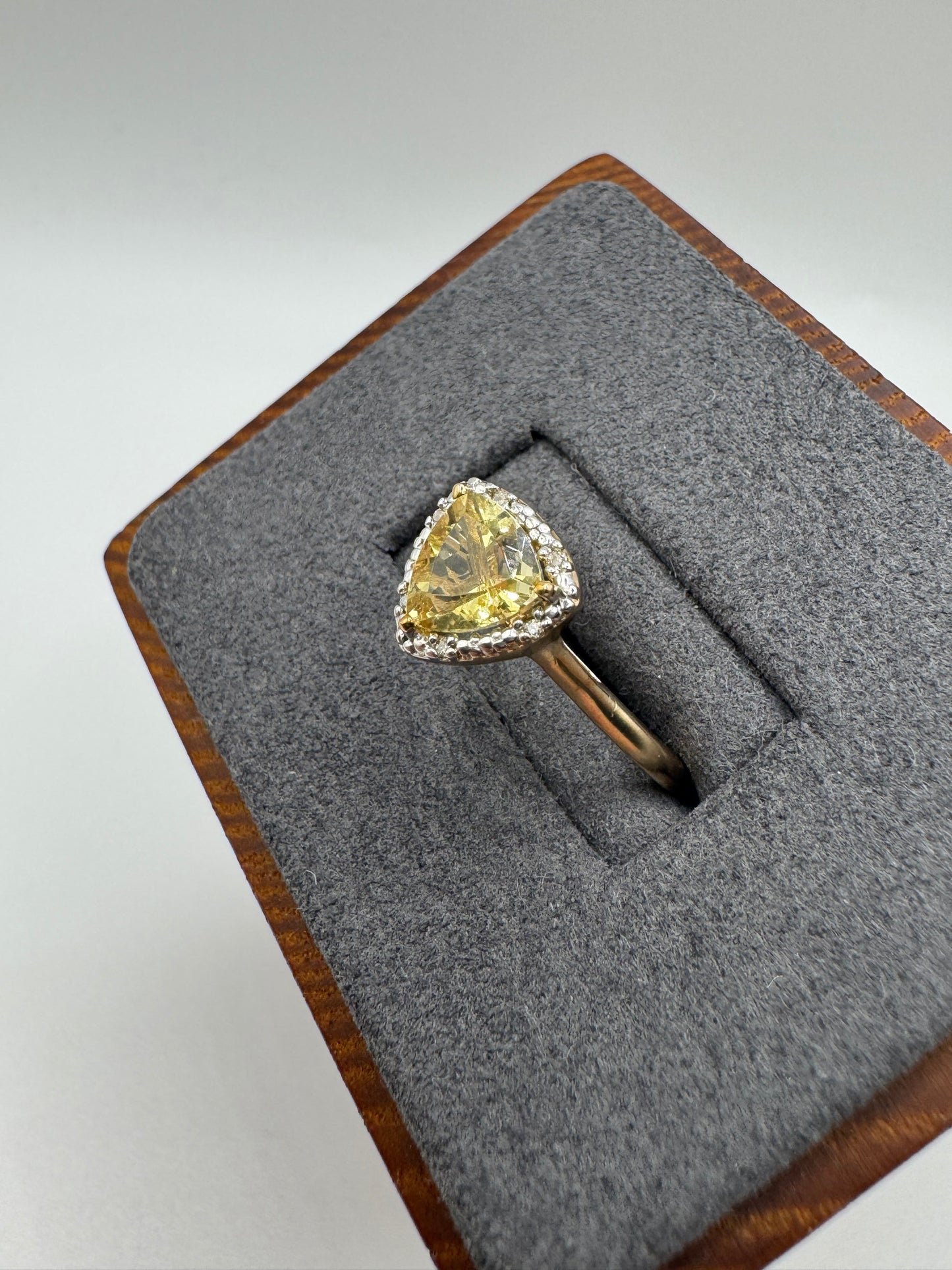 9ct gold quartz and diamond ring