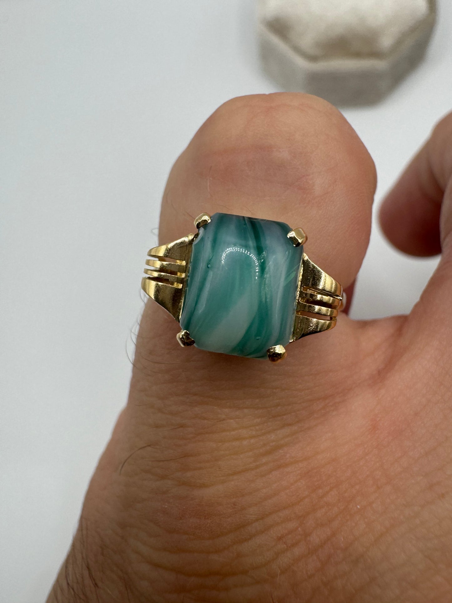 9ct gold agate ring