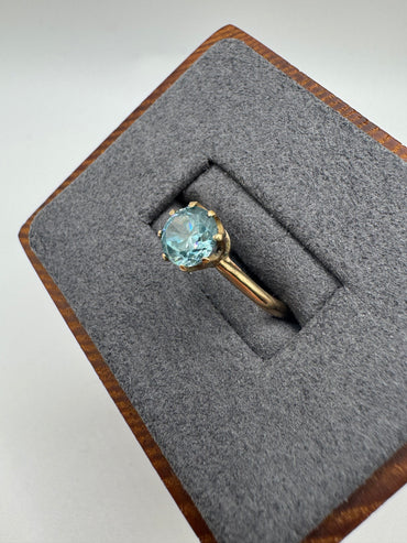 Antique 9ct gold blue zircon ring