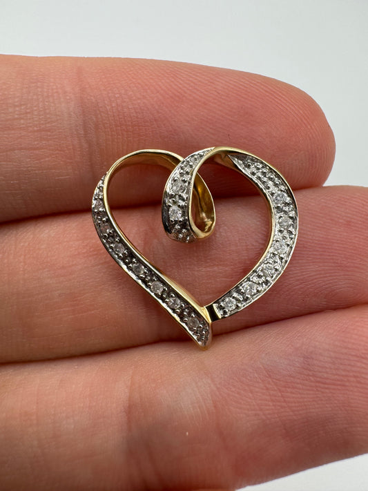 9ct gold diamond heart pendant