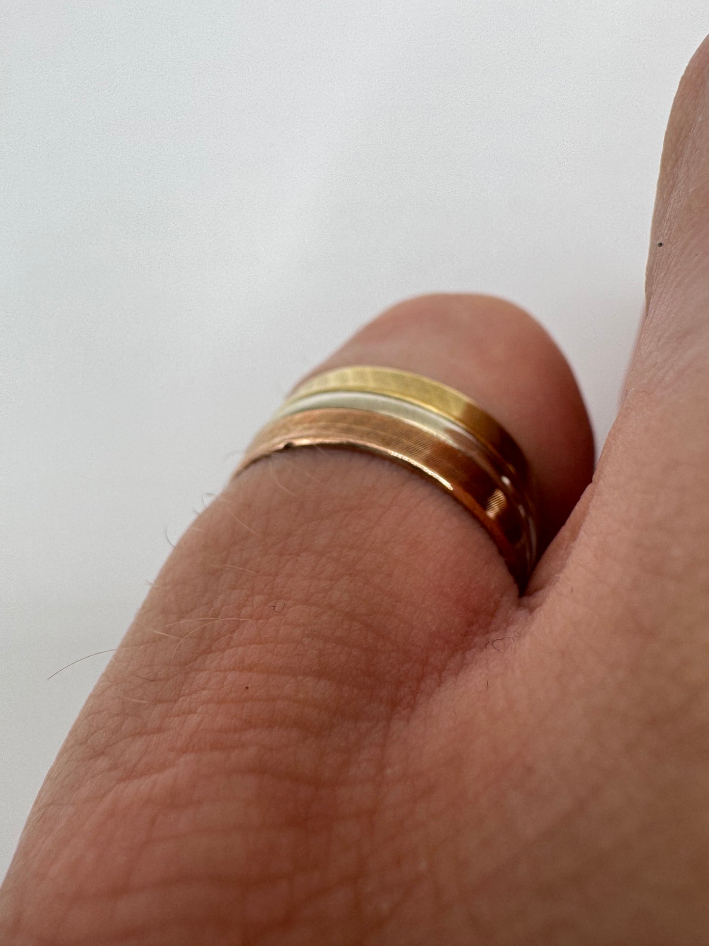 9ct tri-gold band