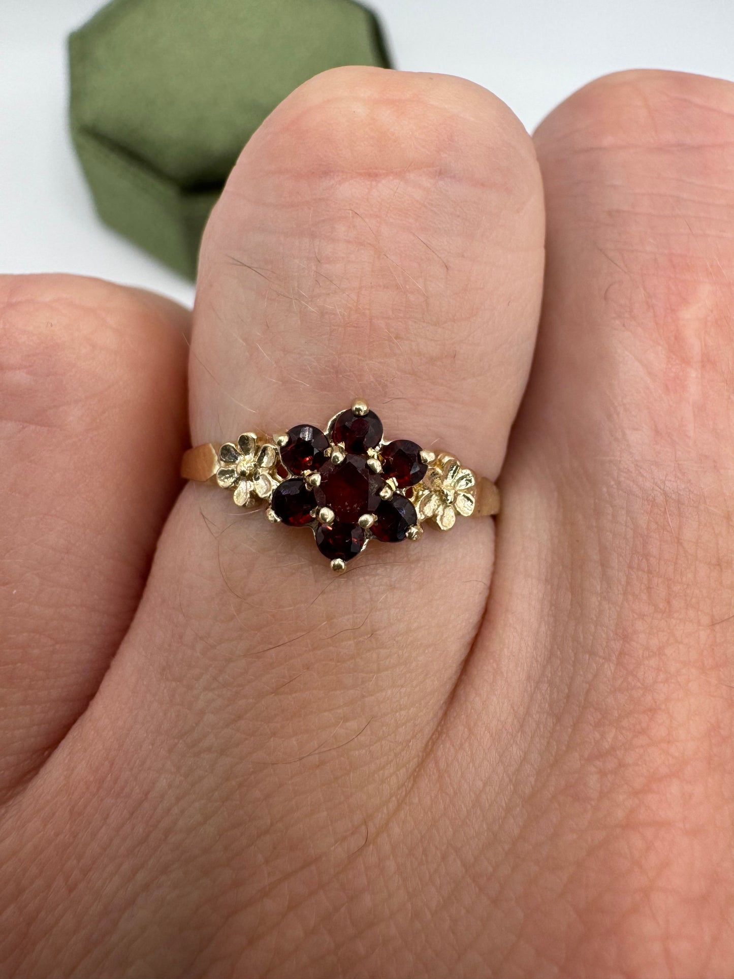 9ct gold garnet cluster ring