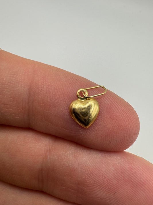 18ct gold heart charm
