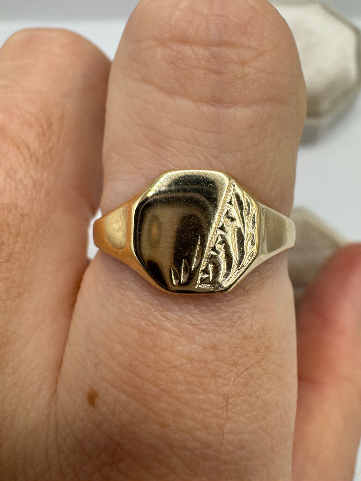 9ct gold engraved signet ring