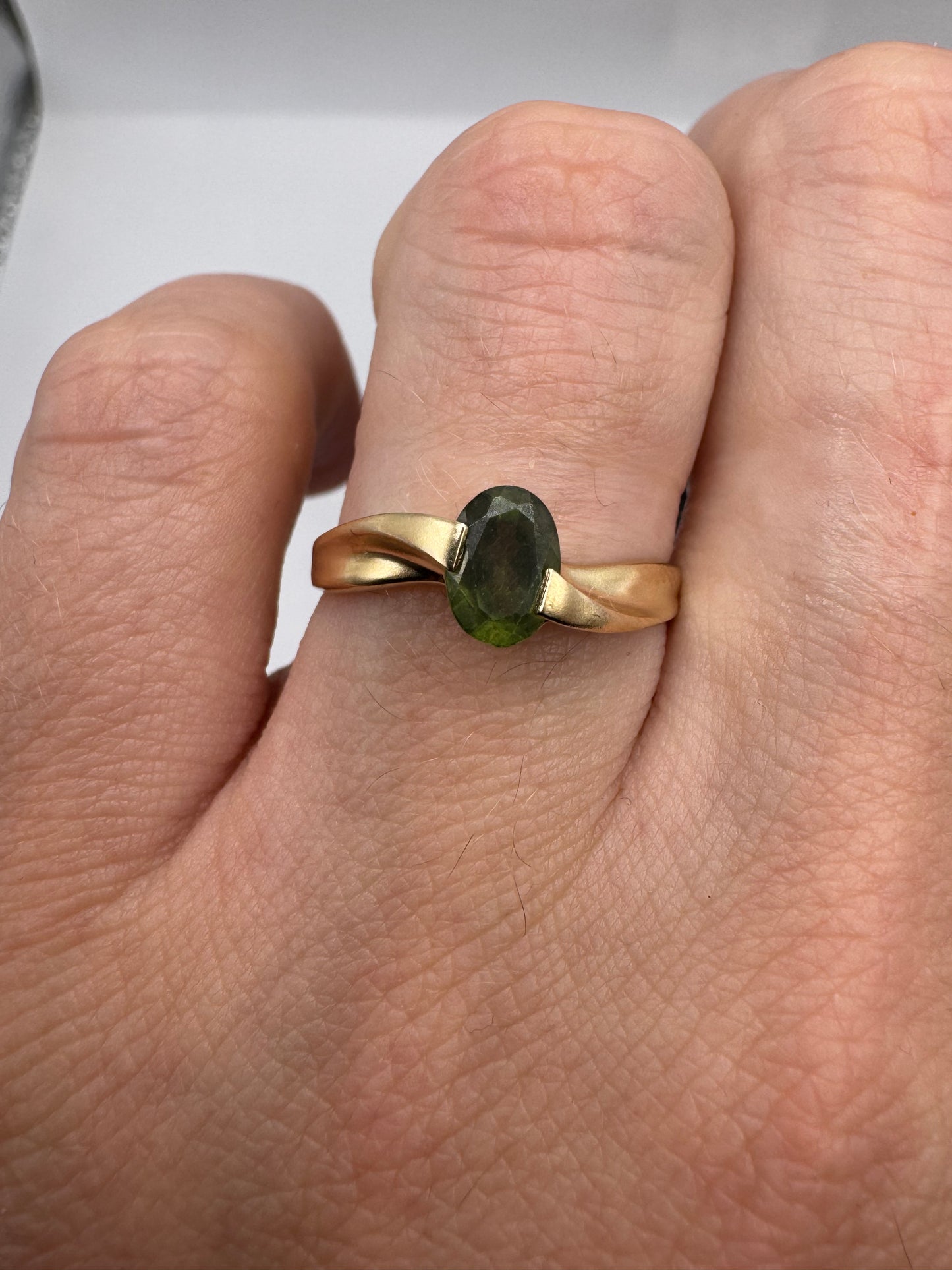 9ct gold quartz ring