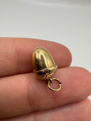 9ct gold acorn charm