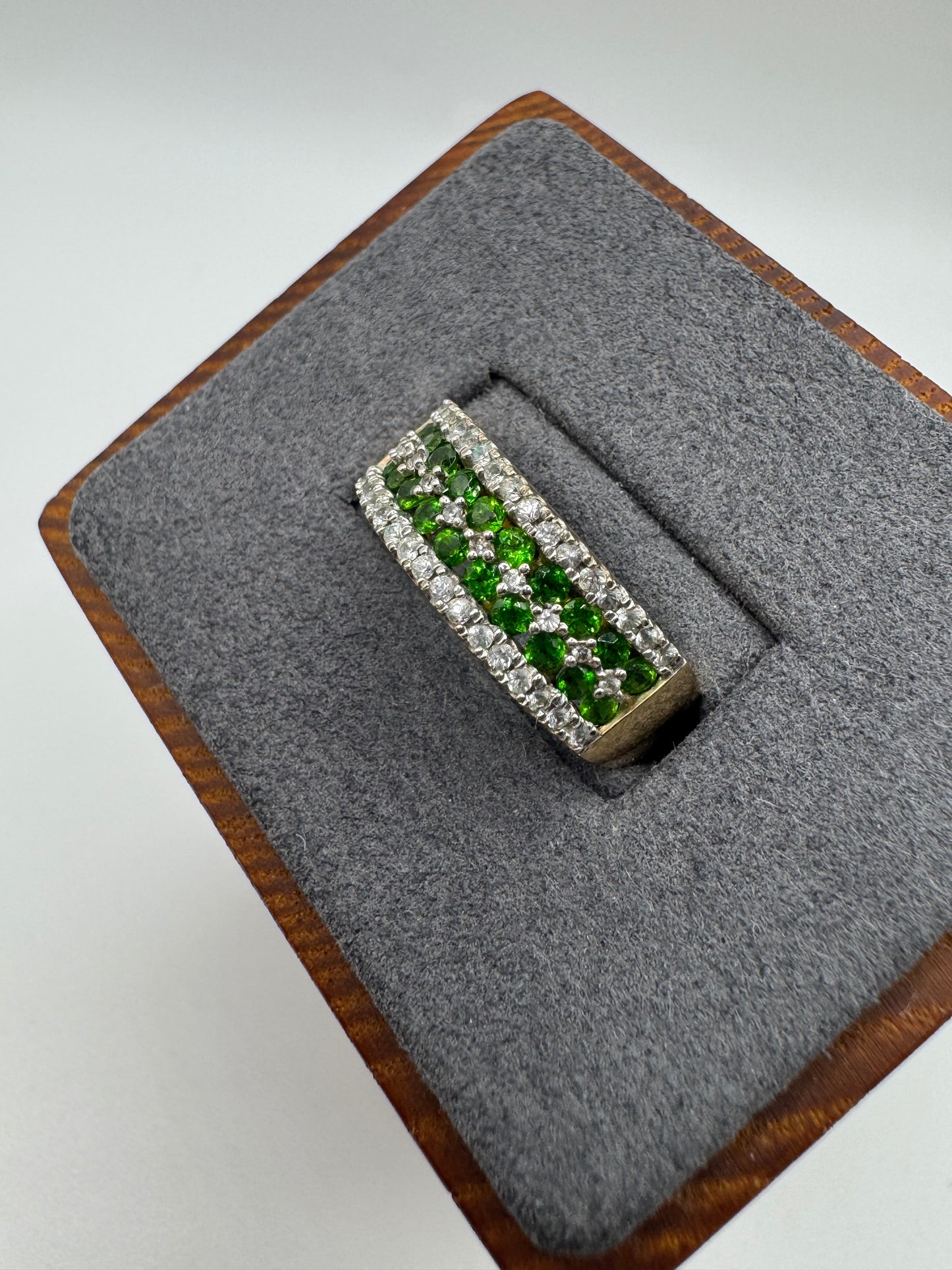 9ct gold diopside and zircon ring