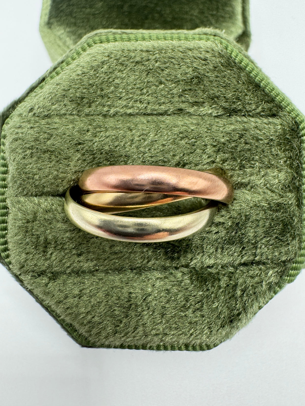Heavy vintage 9ct tri-gold Russian band